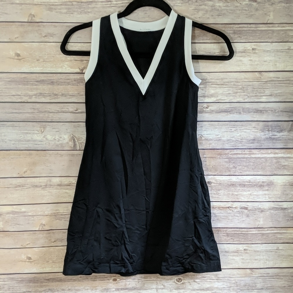 Lululemon Black & White V Neck Tank Top